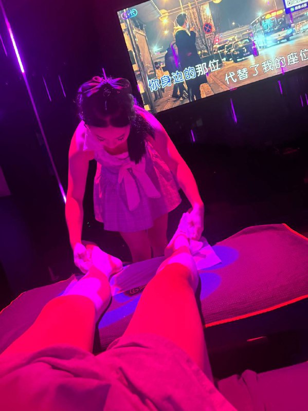 曹安路君悦澜庭，本狼喜欢年轻的